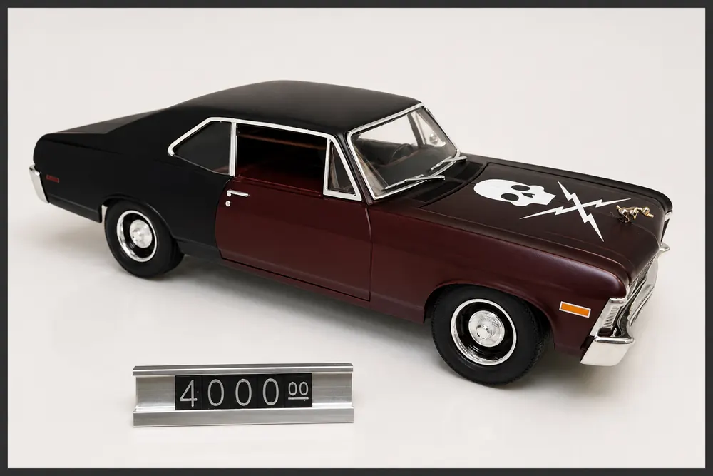 Chevrolet Nova, fotografiada en la vitrina de Automovilia
