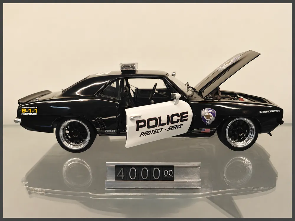 Dodge · Police, fotografiada en la vitrina de Automovilia